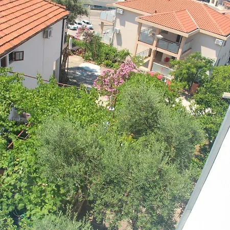 Πανσιόν Sunny Garden Ποντγορίτσα