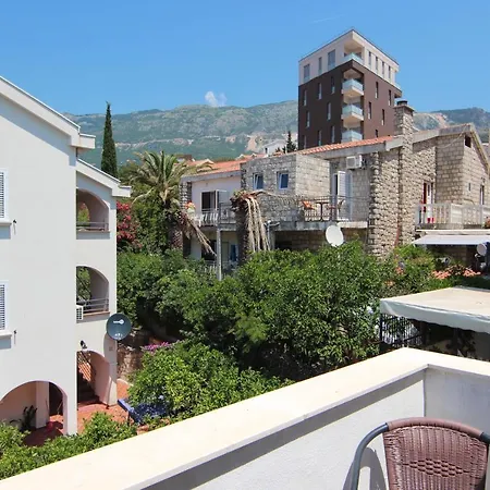 Πανσιόν Sunny Garden